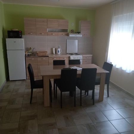Apartman Fiva Apartment Pacir Екстериор снимка