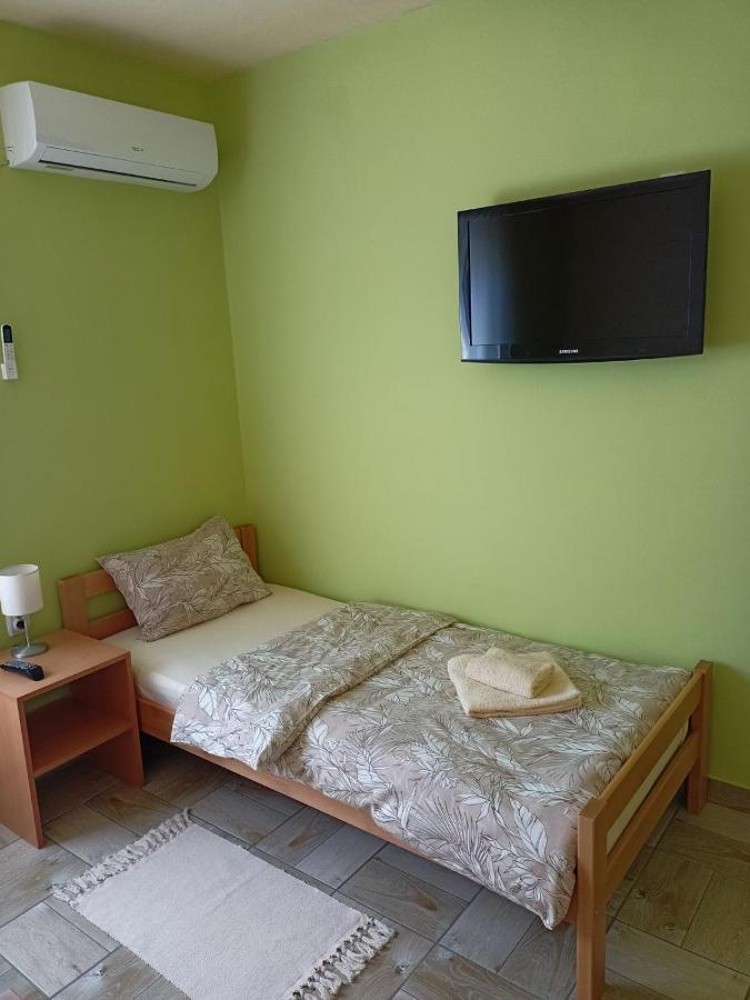 Apartman Fiva Apartment Pacir Екстериор снимка