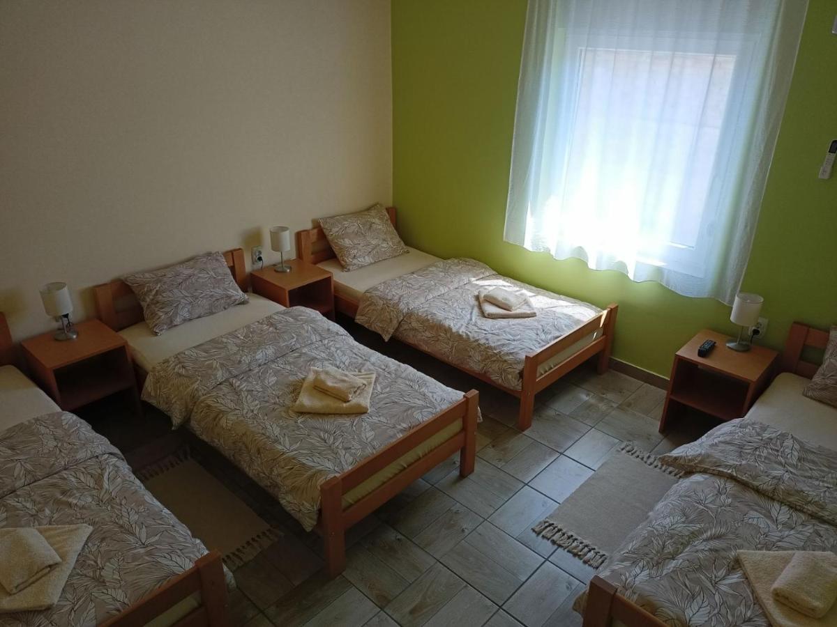 Apartman Fiva Apartment Pacir Екстериор снимка