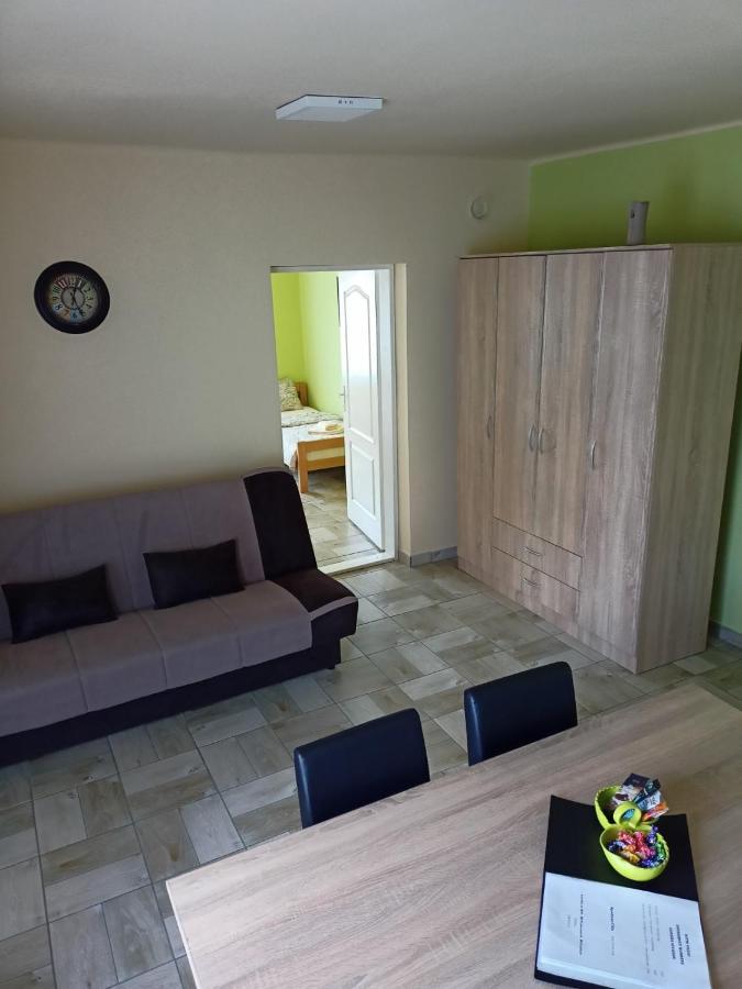 Apartman Fiva Apartment Pacir Екстериор снимка