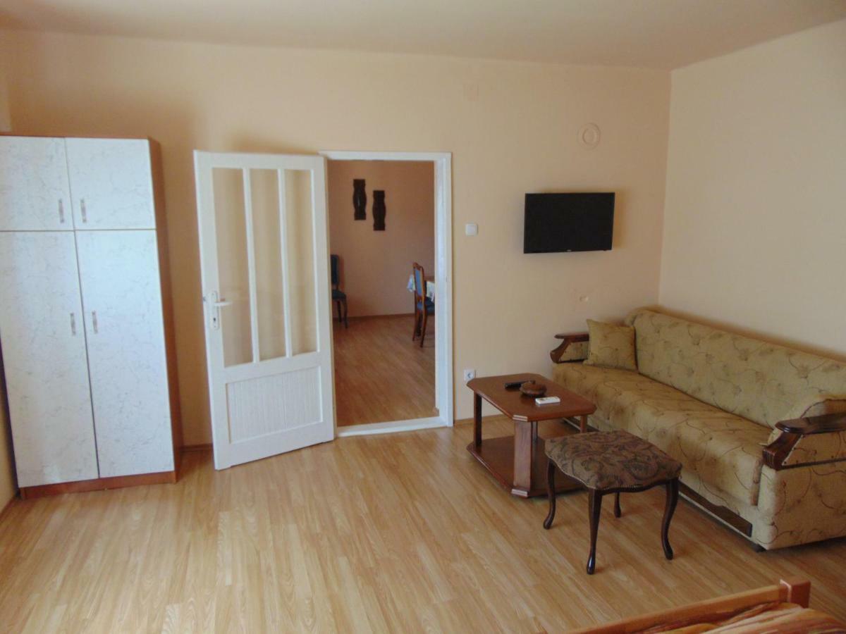 Apartman Fiva Apartment Pacir Екстериор снимка