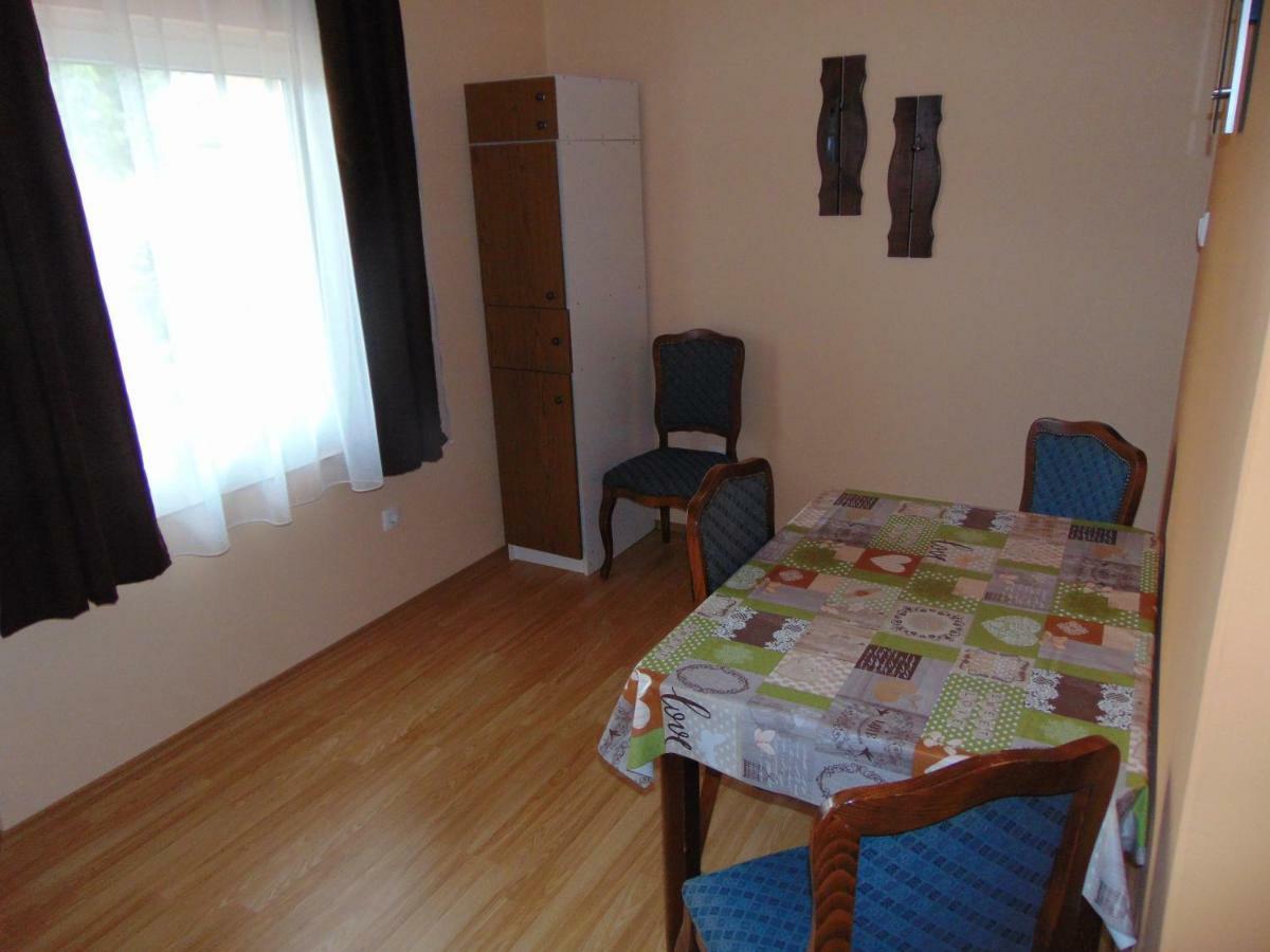 Apartman Fiva Apartment Pacir Екстериор снимка