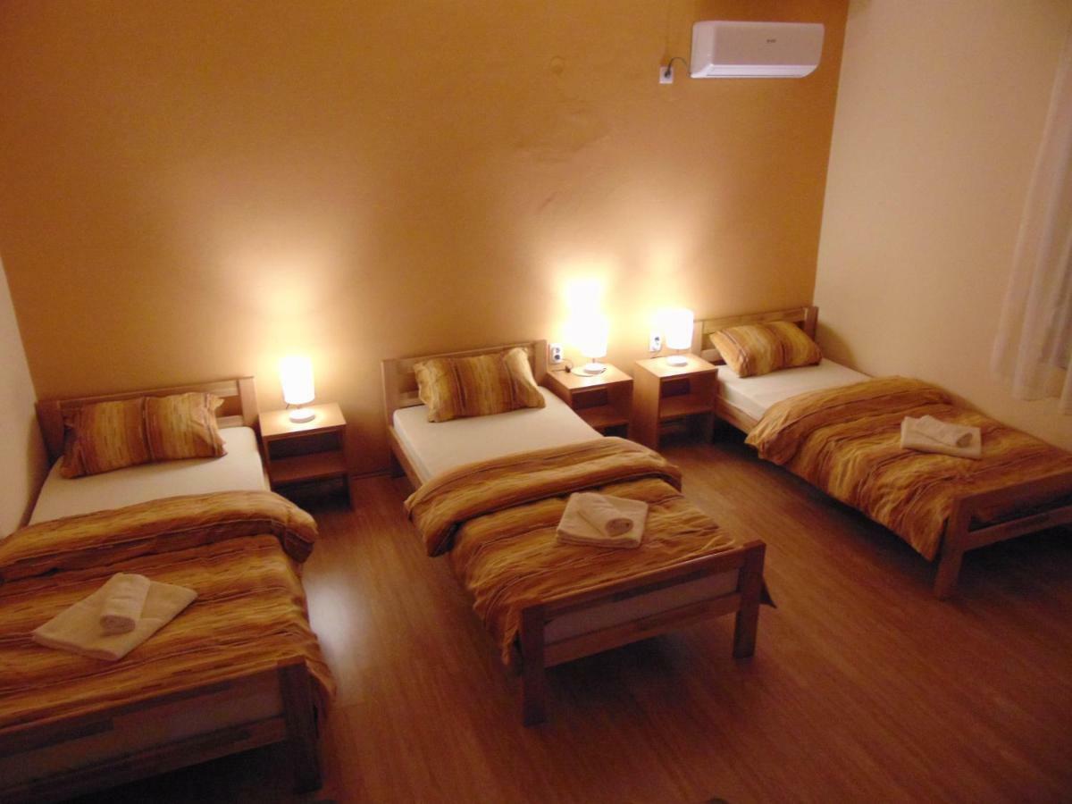Apartman Fiva Apartment Pacir Екстериор снимка